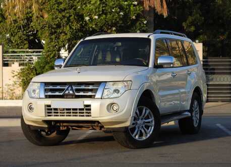 Bhd 2800, Mitsubishi Pajero, 2012, Automatic, 300000 Km, Full Option Model For Sale